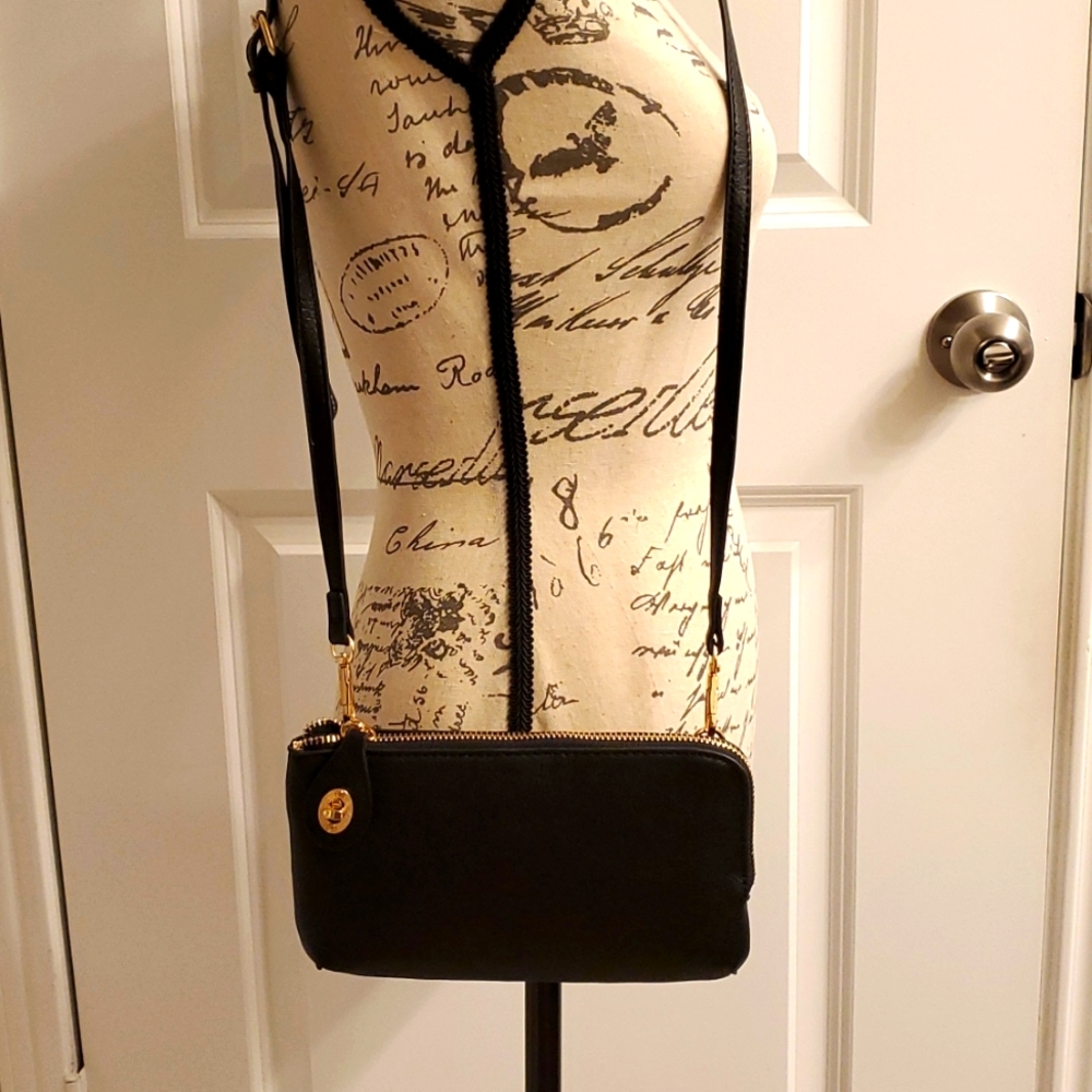 Wristlet/Crossbody-Black, 9X5, Animal Print Lining, 1 Pocket & 6 Card Slots